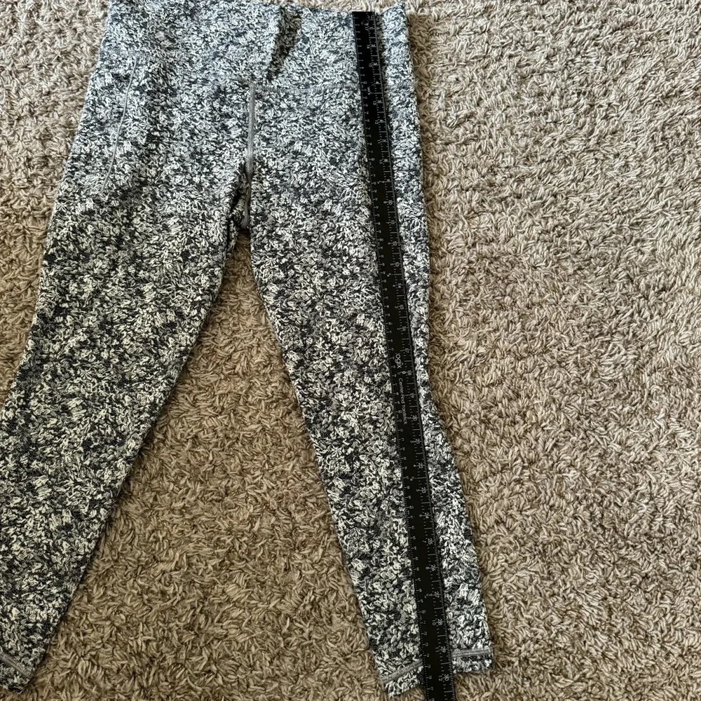 Athleta salutation stash pocket II 7/8 tight leggings size M - Picture 8 of 11